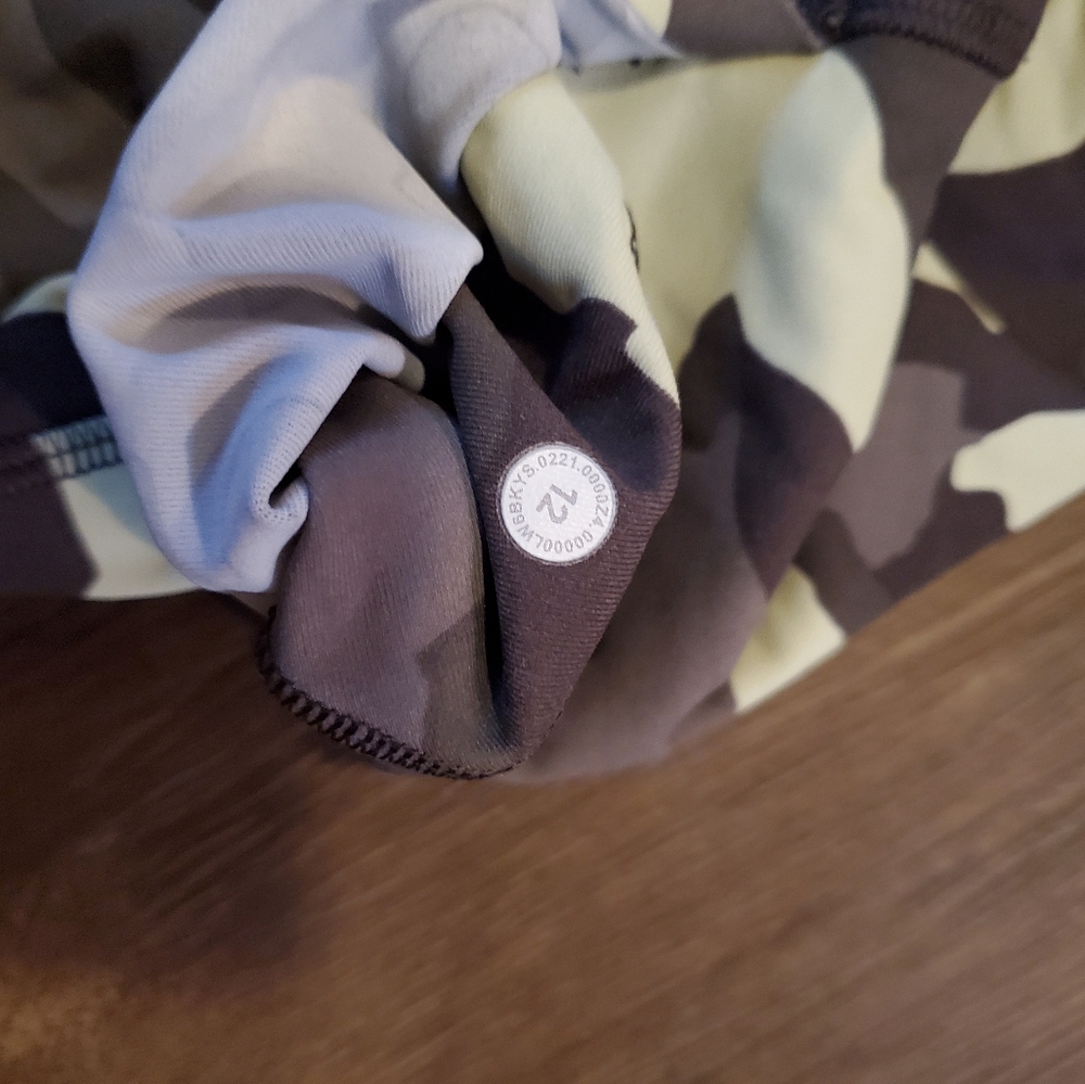 Lululemon Camo Fast N Free Crops 23" Size 12 - Picture 2 of 2